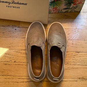 Tommy Bahama slides 7.5